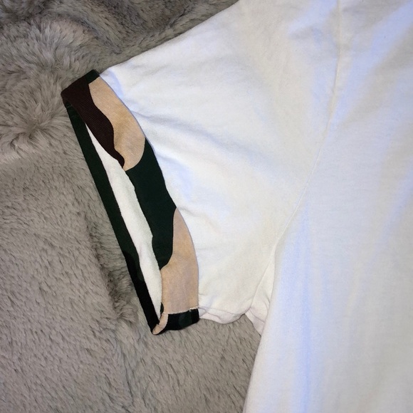 White T-shirt with camo cuffs - Picture 2 of 4